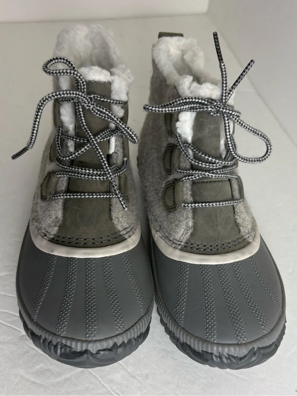 Sorel Gray Out 'N About Plus Felt Boots Lace Up Duck Boot Style Women's Size 9
